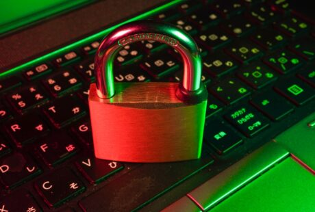 Sikring av Ditt Digitale Liv: En Omfattende Guide til Nettsikkerhet